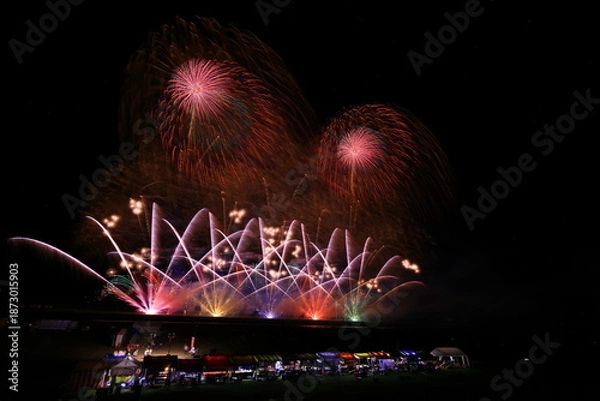 Fototapeta 秋田県　夜空と花火