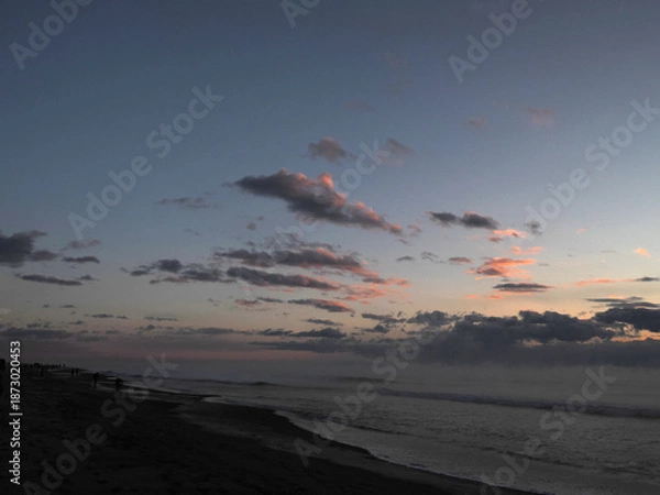 Obraz 夜明け前の大津海岸の海