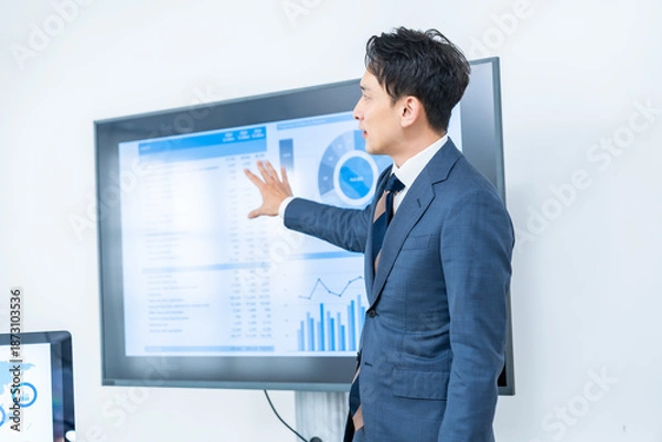 Fototapeta プレゼンをする男性