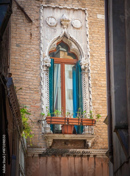 Fototapeta Gothic window in Venice