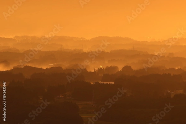 Fototapeta 朝焼けに染まる山並み