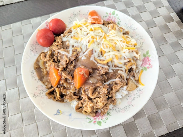 Obraz 牛肉の旨味とチーズが絶妙に絡む特製カレーライス