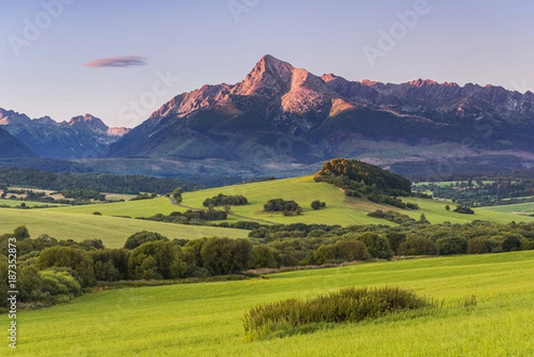 Fototapeta Piękny letni zachód słońca na Słowacji (Hybe, Krywań, Tatry Wysokie)