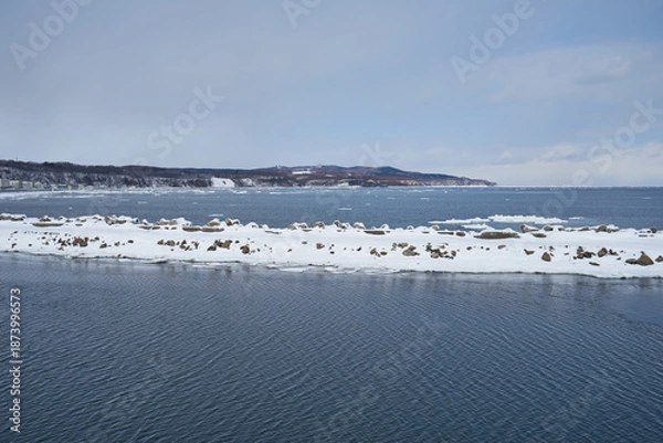 Obraz 北海道　船上から見たオホーツク海の流氷と能取岬