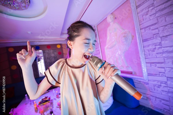 Obraz Dziewczyna występująca