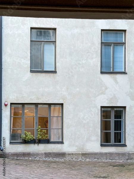 Obraz old windows in old building