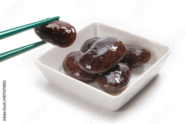 Fototapeta 箸で摘んだ花豆の煮物