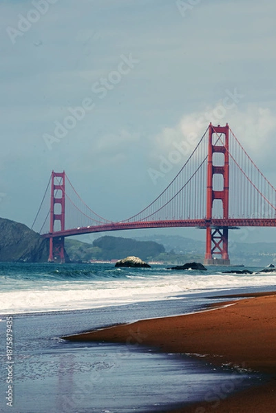 Obraz Golden Gate Bridge from a Sandy Beach
