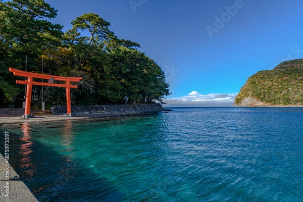Obraz 【絶景】静岡県沼津市戸田　御浜岬の諸口神社と富士山