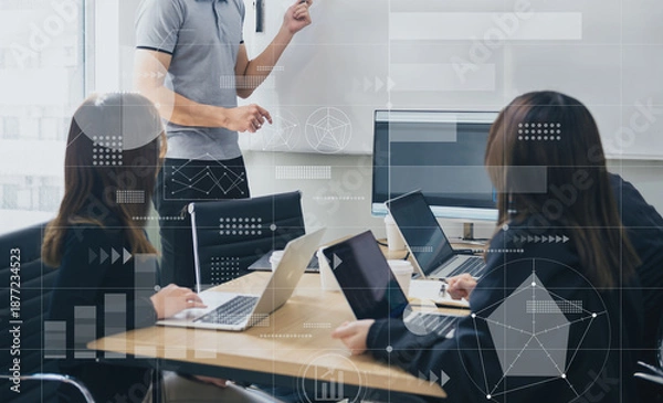 Obraz オフィスでのプレゼンテーションと会議の風景　ビジネスミーティングのコンセプトイメージ