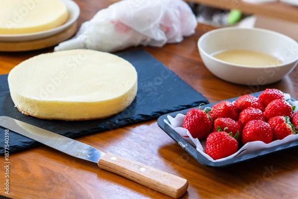 Obraz 出来合いのスポンジを使った手作りショートケーキの材料
