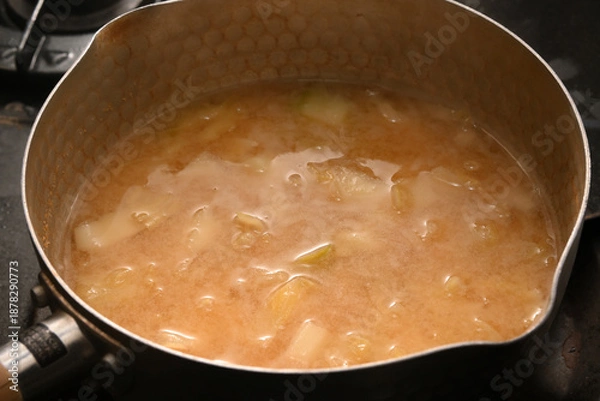 Obraz 鍋に入ったキャベツの味噌汁