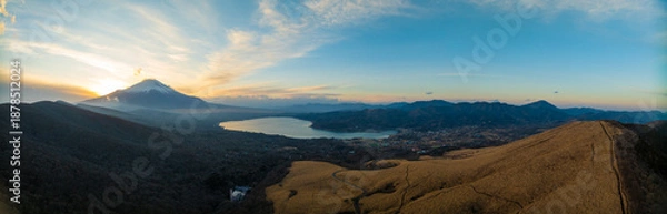 Obraz 富士山と山中湖のパノラマ夕景