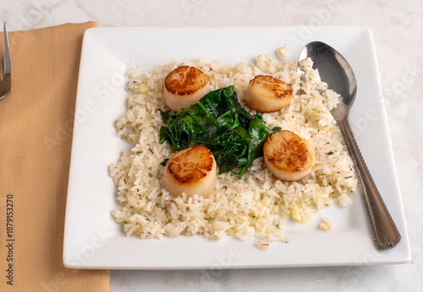 Obraz rice with scallops and spinach