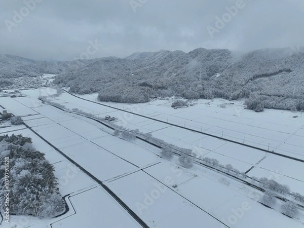 Obraz 岐阜市の彦坂の田舎の雪景色　ドローン空撮