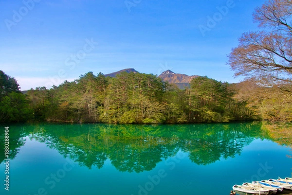 Fototapeta 早春の五色沼（福島県・北塩原村）