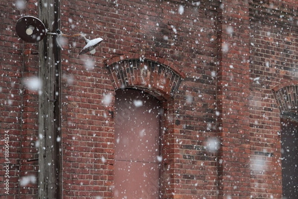 Obraz 雪が舞う赤レンガ倉庫