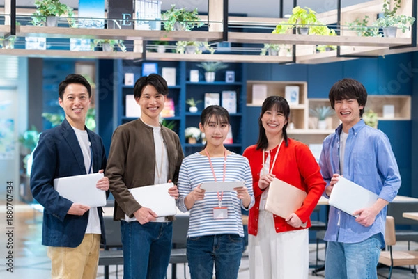 Obraz オフィスで働くエンジニア