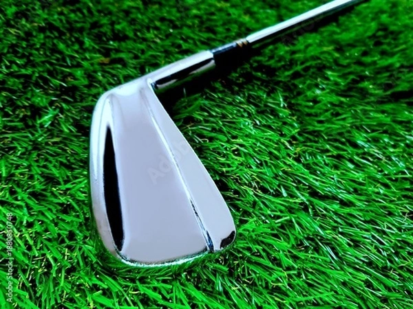 Obraz 人工芝とゴルフクラブのクローズアップ イメージ