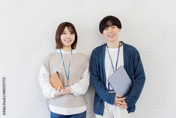 Obraz オフィスの若い男女のエンジニア