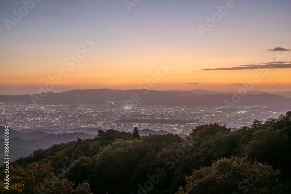 Obraz 比叡山から見た夕暮れの京都市街