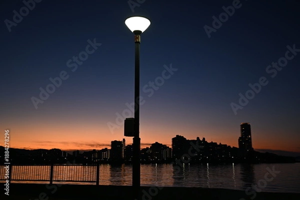 Obraz 外灯と海岸の夜景風景