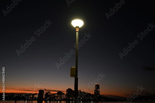 Obraz 外灯と海岸の夜景風景