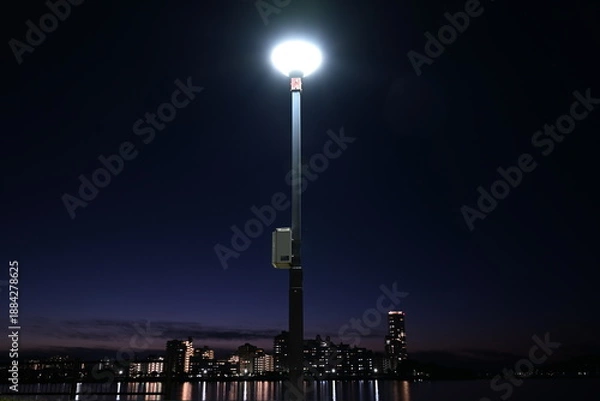 Obraz 外灯と海岸の夜景風景