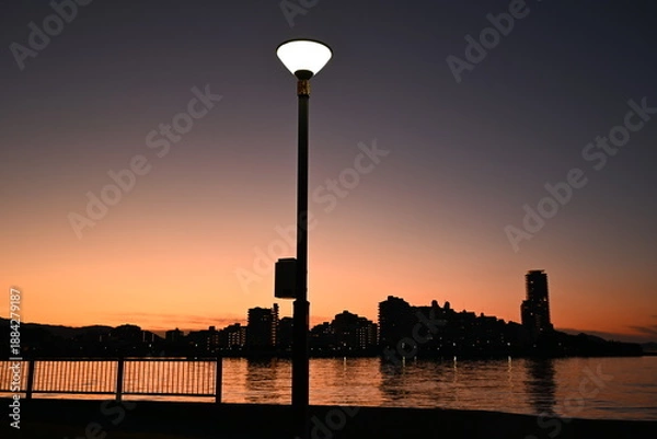 Obraz 外灯と海岸の夜景風景