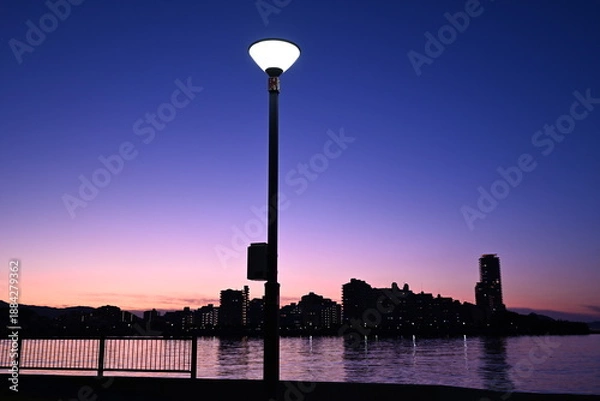 Obraz 外灯と海岸の夜景風景
