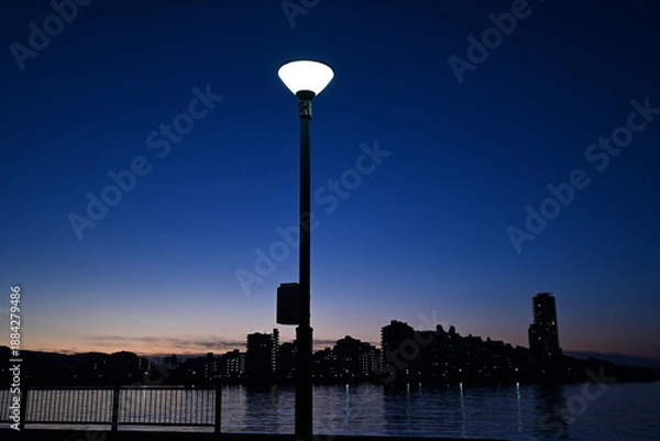 Obraz 外灯と海岸の夜景風景