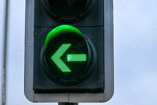 Obraz Left green arrow on a traffic light. 