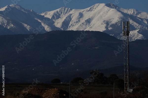 Obraz Pylône devant Canigou enneigé téléobjectif
