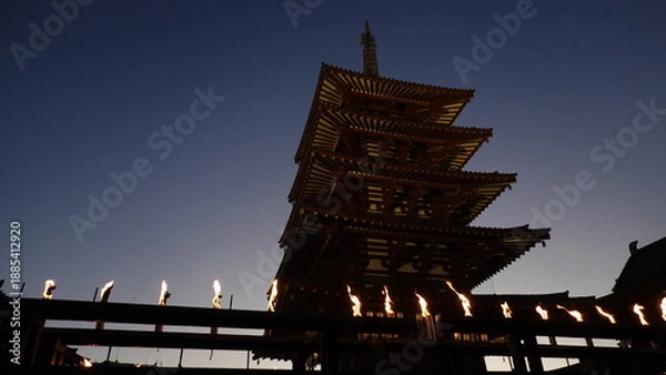 Obraz たくさんのロウソクと仏塔