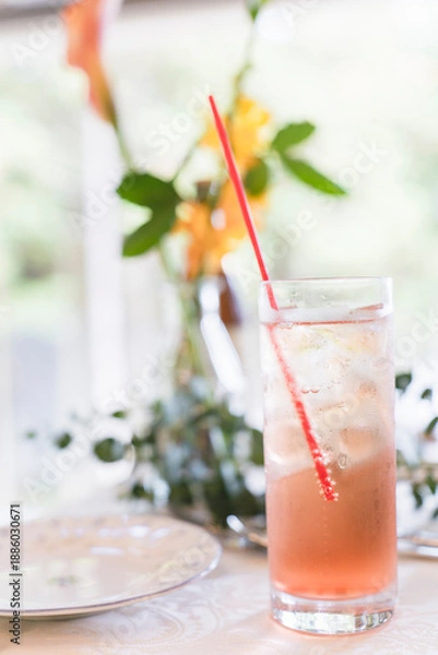 Fototapeta 空の庭ウエディング 披露宴テーブル上のカクテル