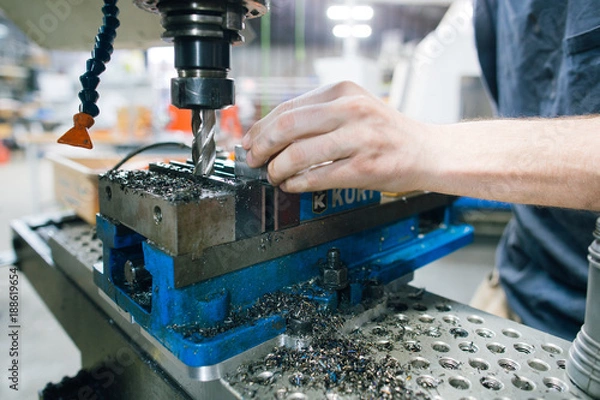 Fototapeta man operating vertical mill machine