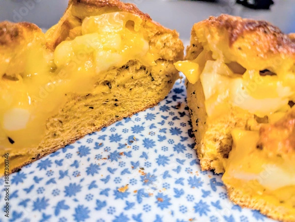 Obraz とろけるチーズが溢れ出す濃厚なチーズパン