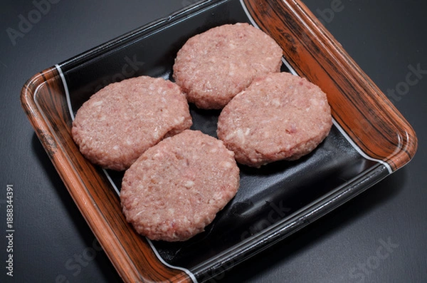 Obraz 調理前の合挽ハンバーグ