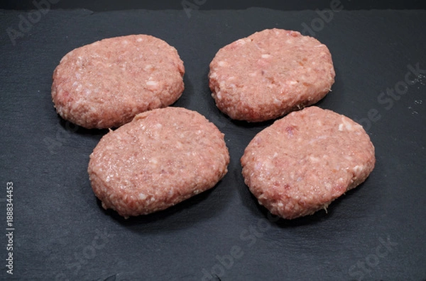 Obraz 調理前の合挽ハンバーグ