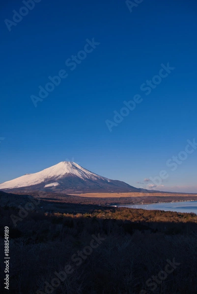 Obraz 山中湖明神山パノラマ台から望む冠雪の富士山