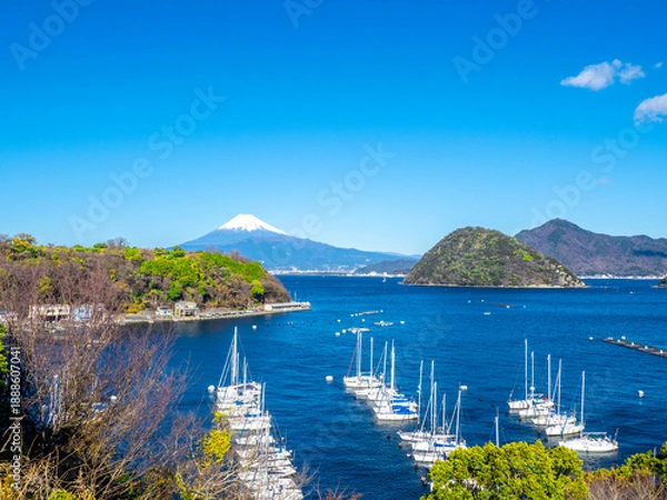 Fototapeta 駿河湾、内浦湾と富士山（静岡県沼津市）