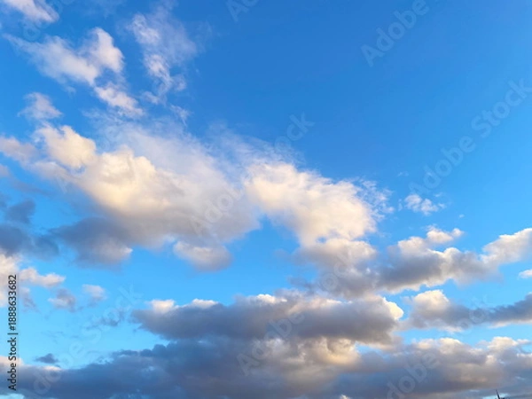 Obraz 夕暮れ時の空に浮かぶ雲たち