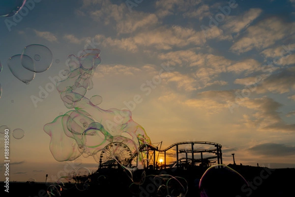 Obraz Sunset Magic: Bubbles Dance Over California Pier