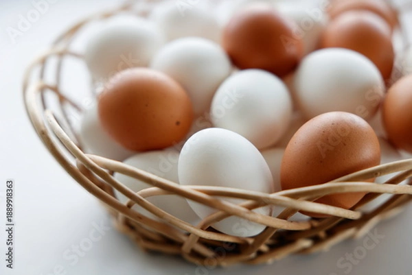 Obraz カゴに盛った生卵