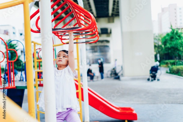 Obraz 公園で仲良く遊ぶ姉妹