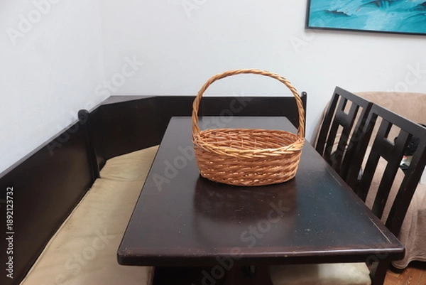 Obraz Mesa con canasto encima