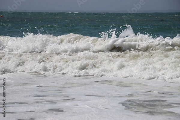Obraz waves splashing on the beach