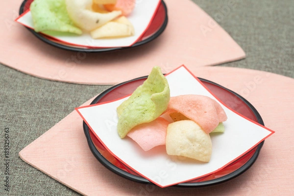 Obraz かきもち、餅菓子、揚げ菓子、ひなまつり、カラフル