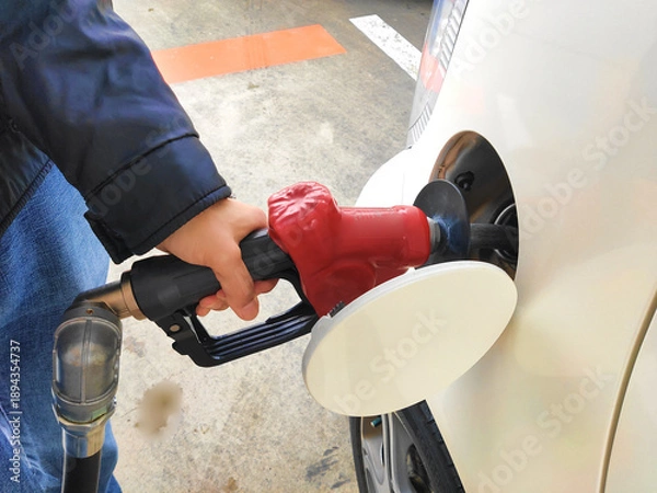 Obraz ガソリンスタンドでの給油
