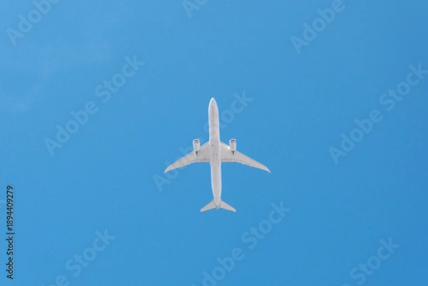 Obraz 真下から見上げる飛行機と青空